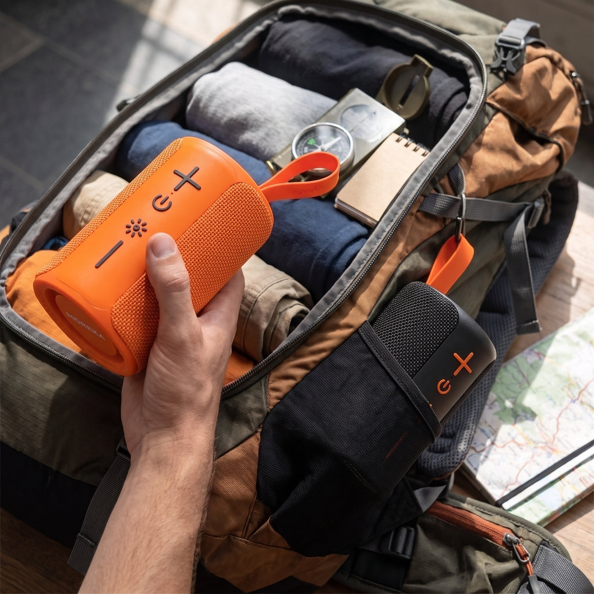 Bocina Inalámbrica Moreka-456 2 en 1 con 20W, Bluetooth 5.4 y Diseño Magnético