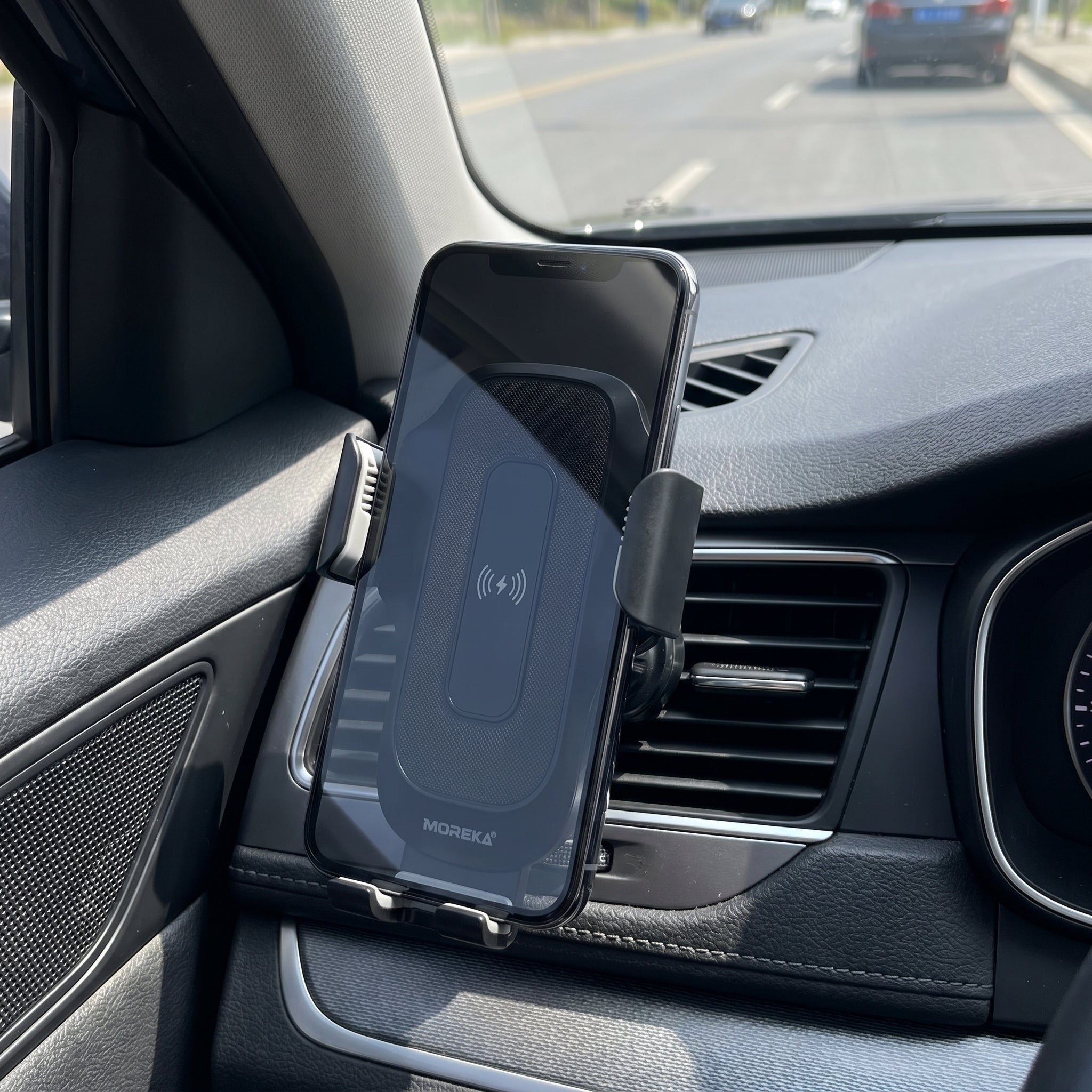 Soporte de Coche con Carga Inalámbrica Rápida Moreka ZJ-021 15W Sujeción Automática Inteligente y Clip para Rejilla de Ventilación