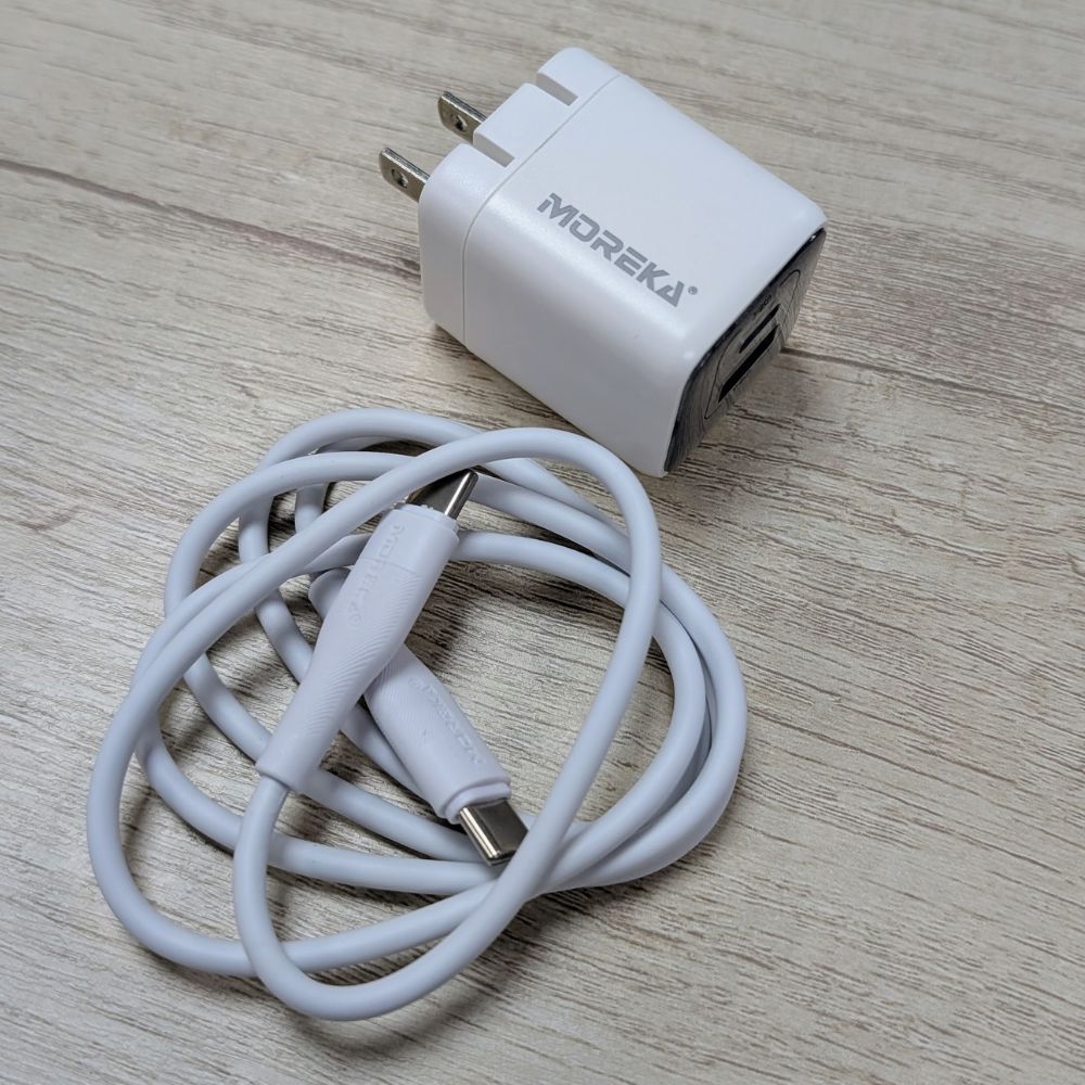 Cargador 40W 5V- 3A puertos PD20W & QC3.0 20W Clavija plegable cable C-C Moreka  AC113
