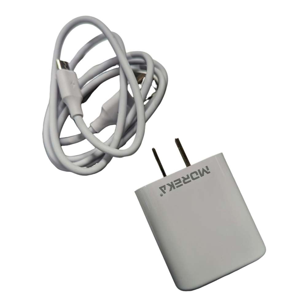 Cargador Moreka MR2886 2.4A Puerto USB incluye Cable Micro USB 1M