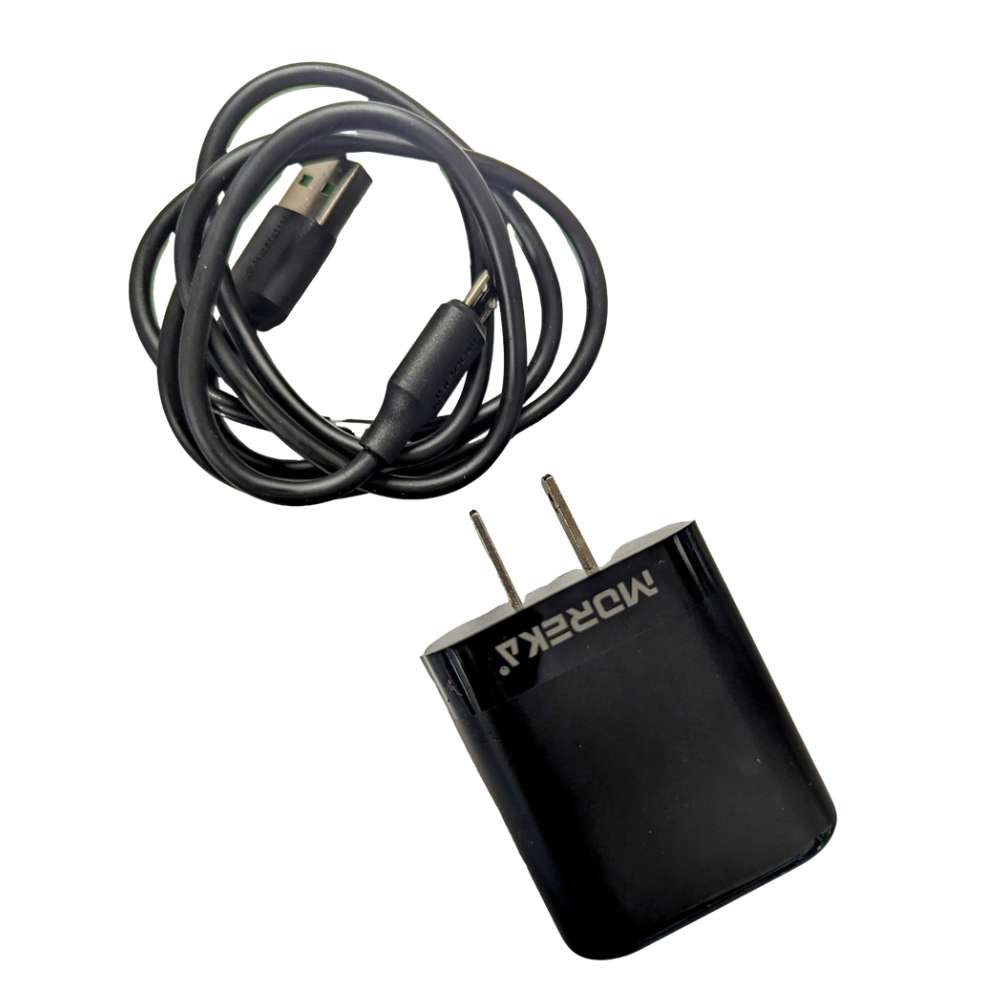 Cargador Moreka MR2886 2.4A Puerto USB incluye Cable Micro USB 1M