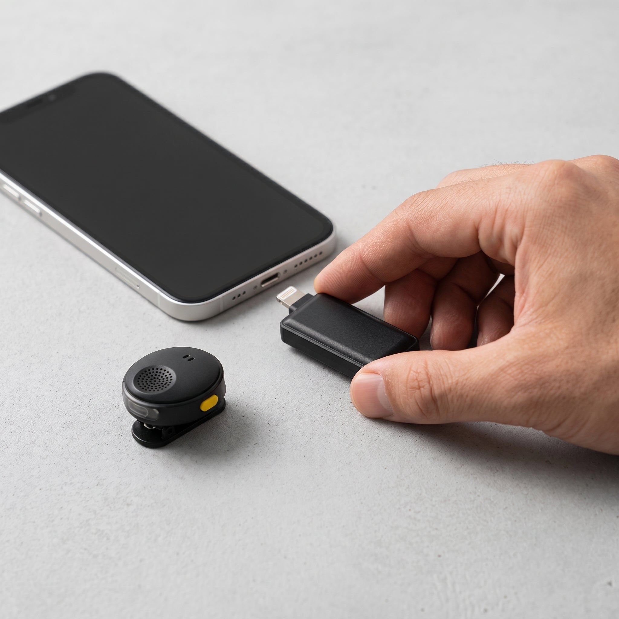 Micrófonos Inalámbricos YISEN Q8-Lightning 2.4G con Alcance de 20 Metros Plug and Play