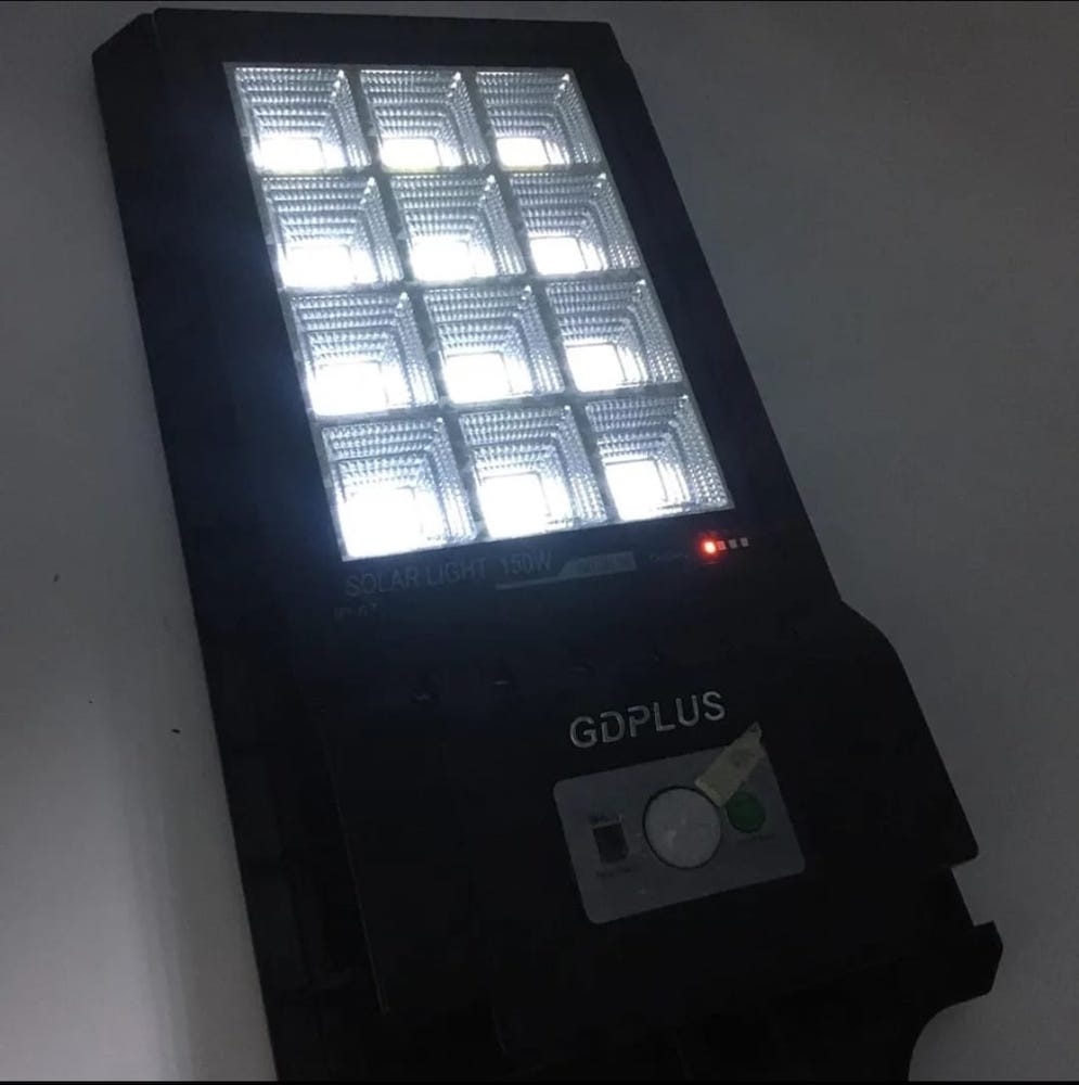 Luminaria Suburbana Alumbrado Publico Solar 150W con Sensor Movimiento GD-98150